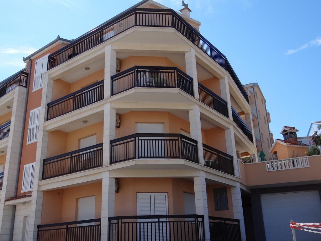 Vila Lola Apartmani Trogir Eksteriør billede