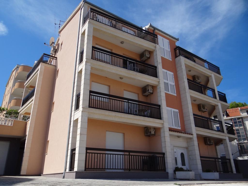 Vila Lola Apartmani Trogir Eksteriør billede