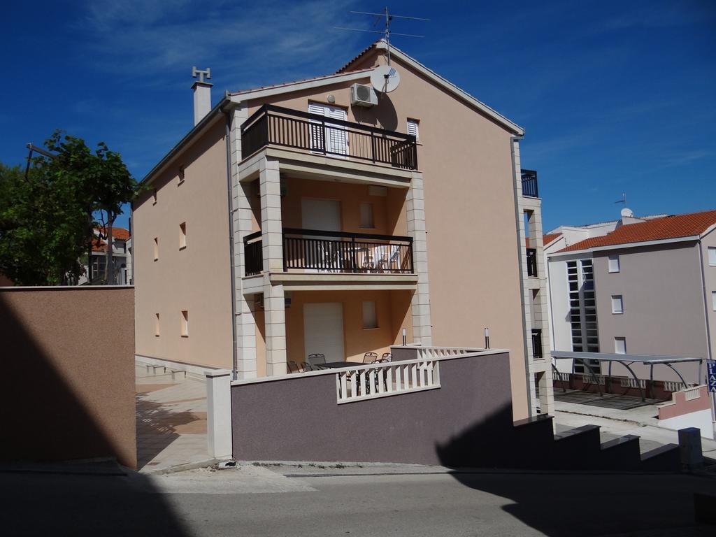 Vila Lola Apartmani Trogir Eksteriør billede