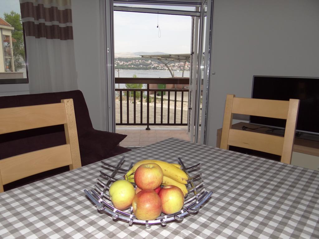 Vila Lola Apartmani Trogir Eksteriør billede