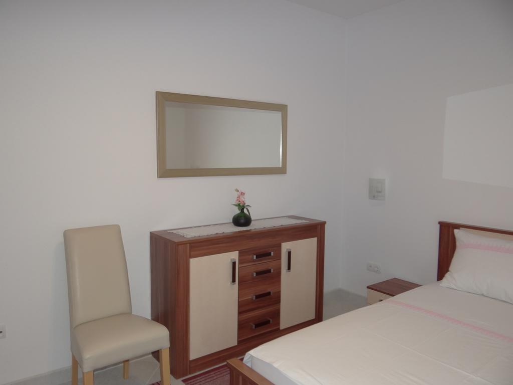 Vila Lola Apartmani Trogir Eksteriør billede