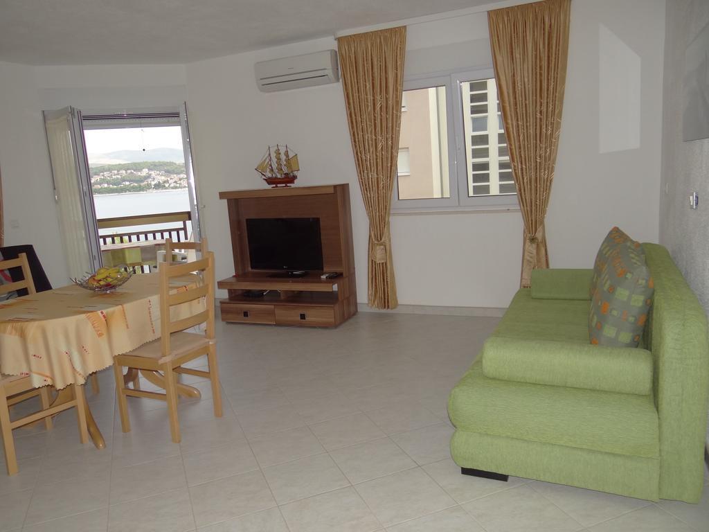Vila Lola Apartmani Trogir Eksteriør billede