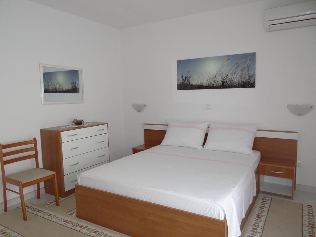 Vila Lola Apartmani Trogir Eksteriør billede