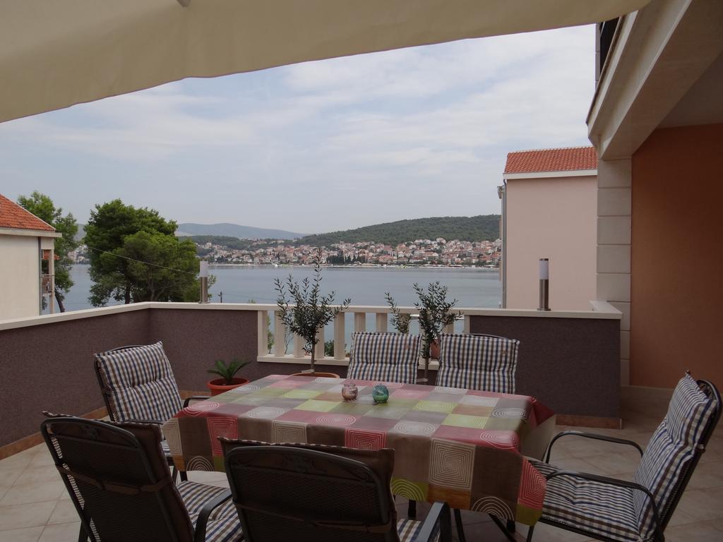 Vila Lola Apartmani Trogir Eksteriør billede