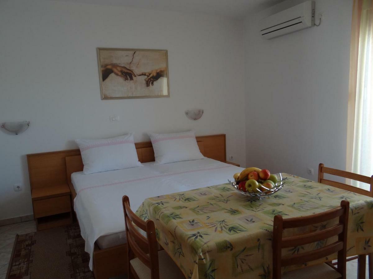 Vila Lola Apartmani Trogir Eksteriør billede