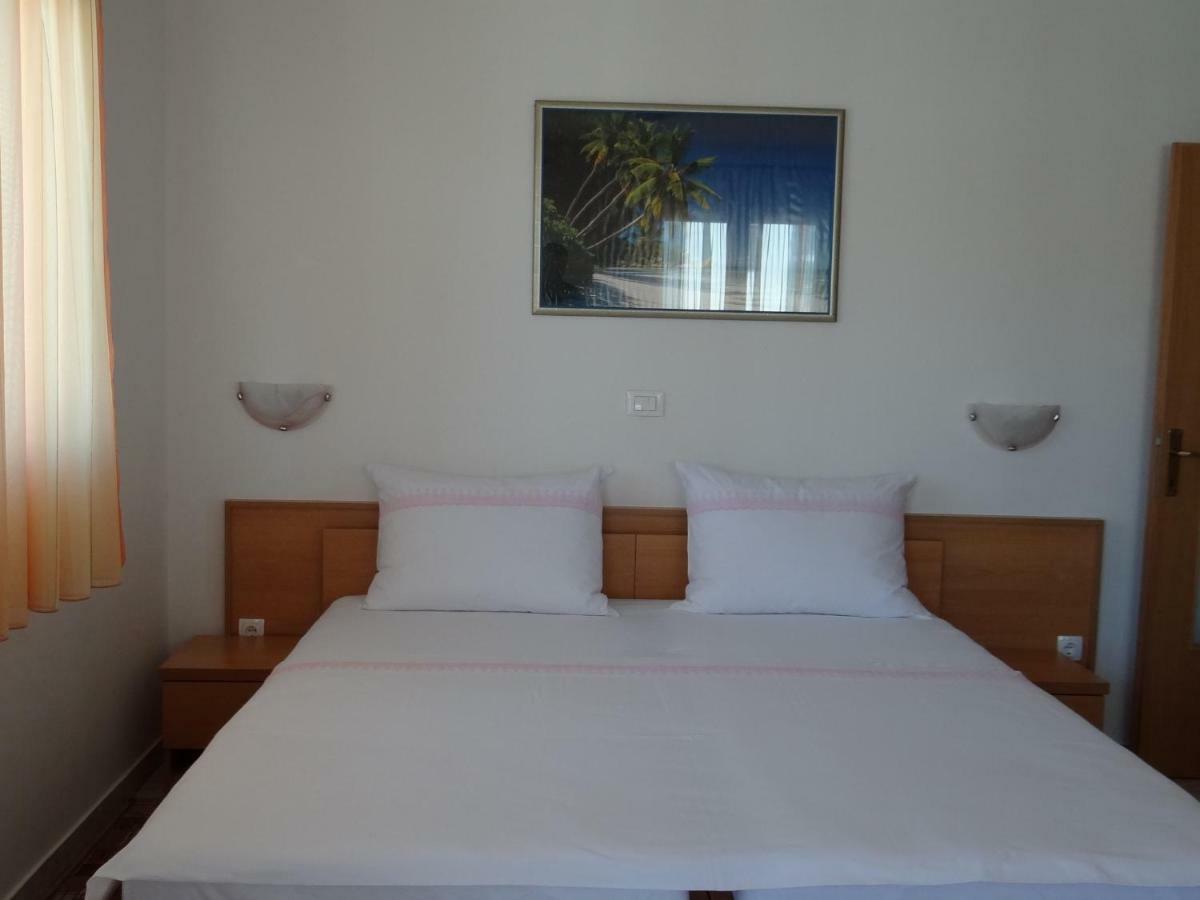 Vila Lola Apartmani Trogir Eksteriør billede