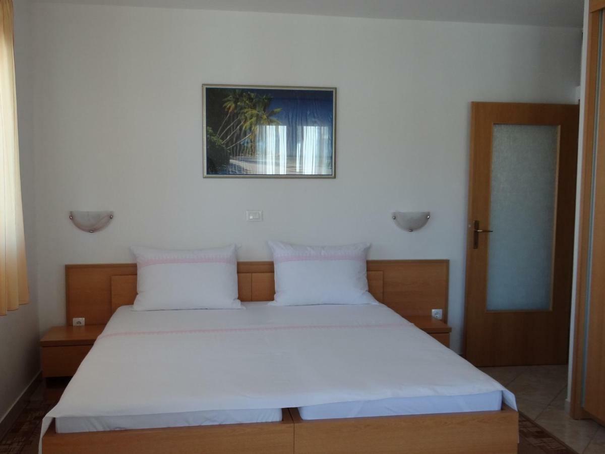 Vila Lola Apartmani Trogir Eksteriør billede