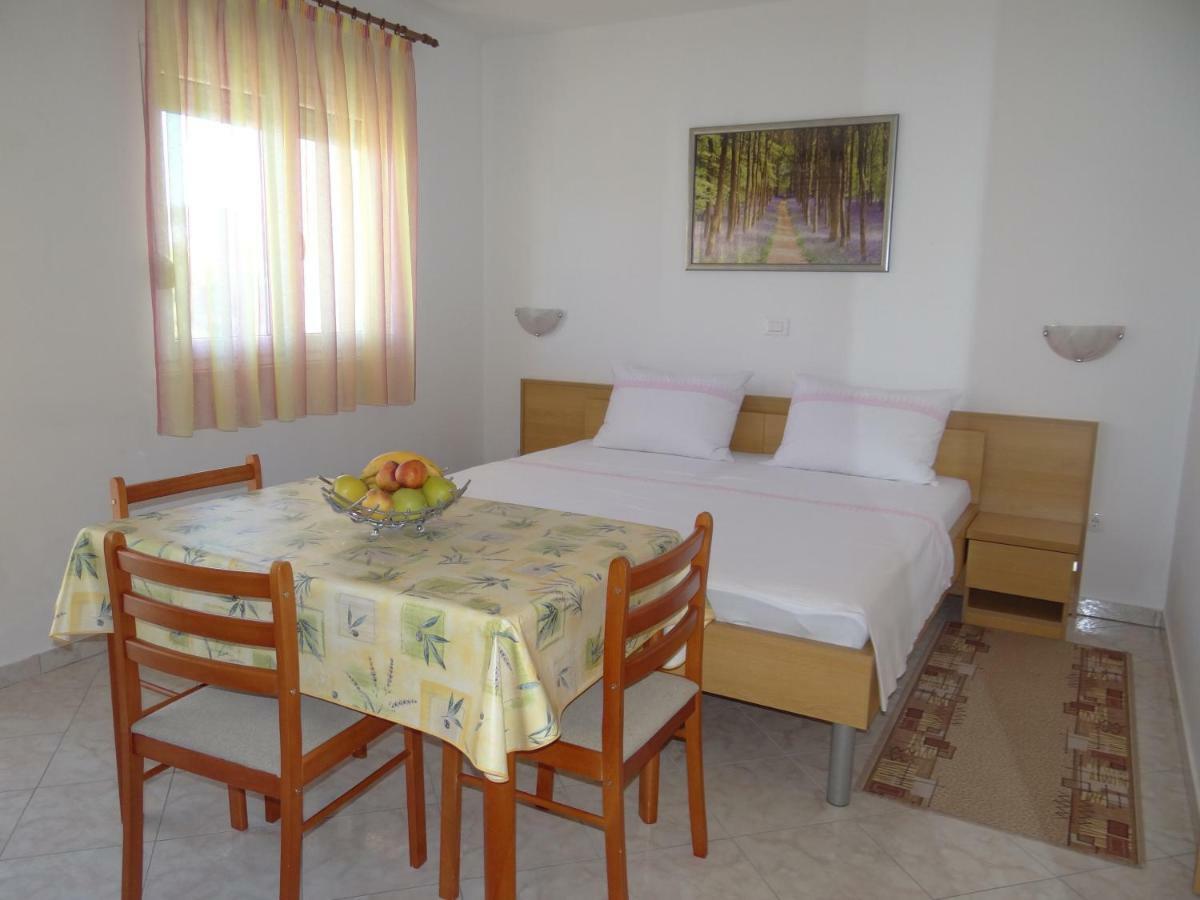 Vila Lola Apartmani Trogir Eksteriør billede